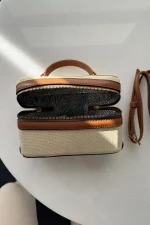 Sert Kutu Model Tutma Saplı Çift Fermuarlı Kadın El ve Omuz Çanta Keten Kumaş Cardin Taba